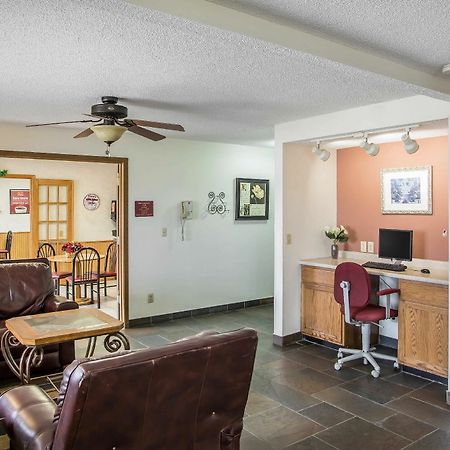 Econo Lodge Inn & Suites Dubuque Ngoại thất bức ảnh