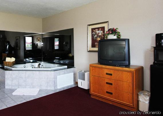 Econo Lodge Inn & Suites Dubuque Phòng bức ảnh