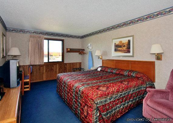 Econo Lodge Inn & Suites Dubuque Phòng bức ảnh
