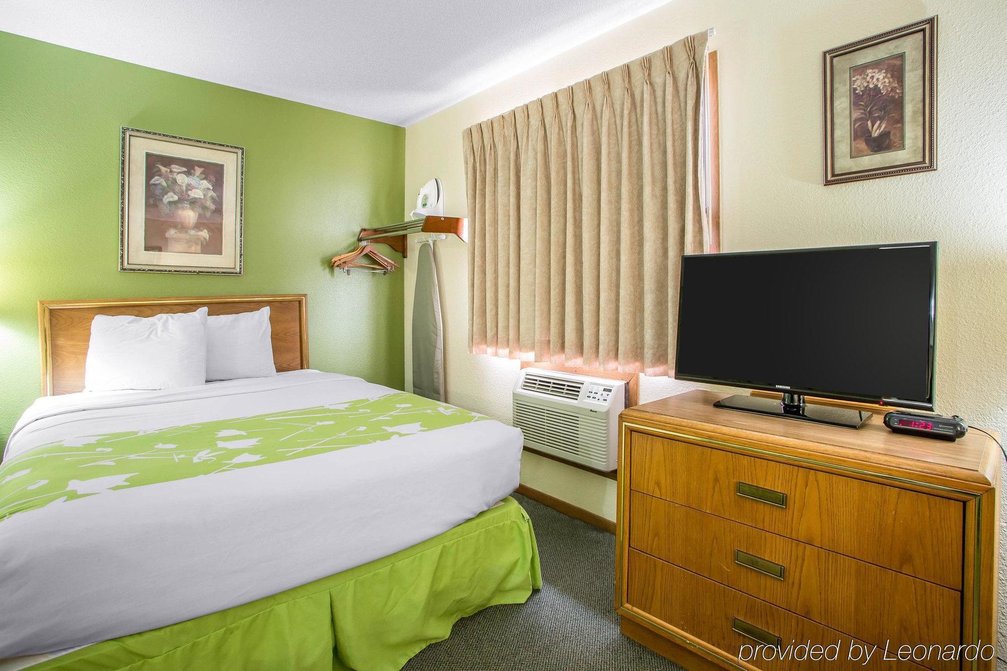 Econo Lodge Inn & Suites Dubuque Ngoại thất bức ảnh