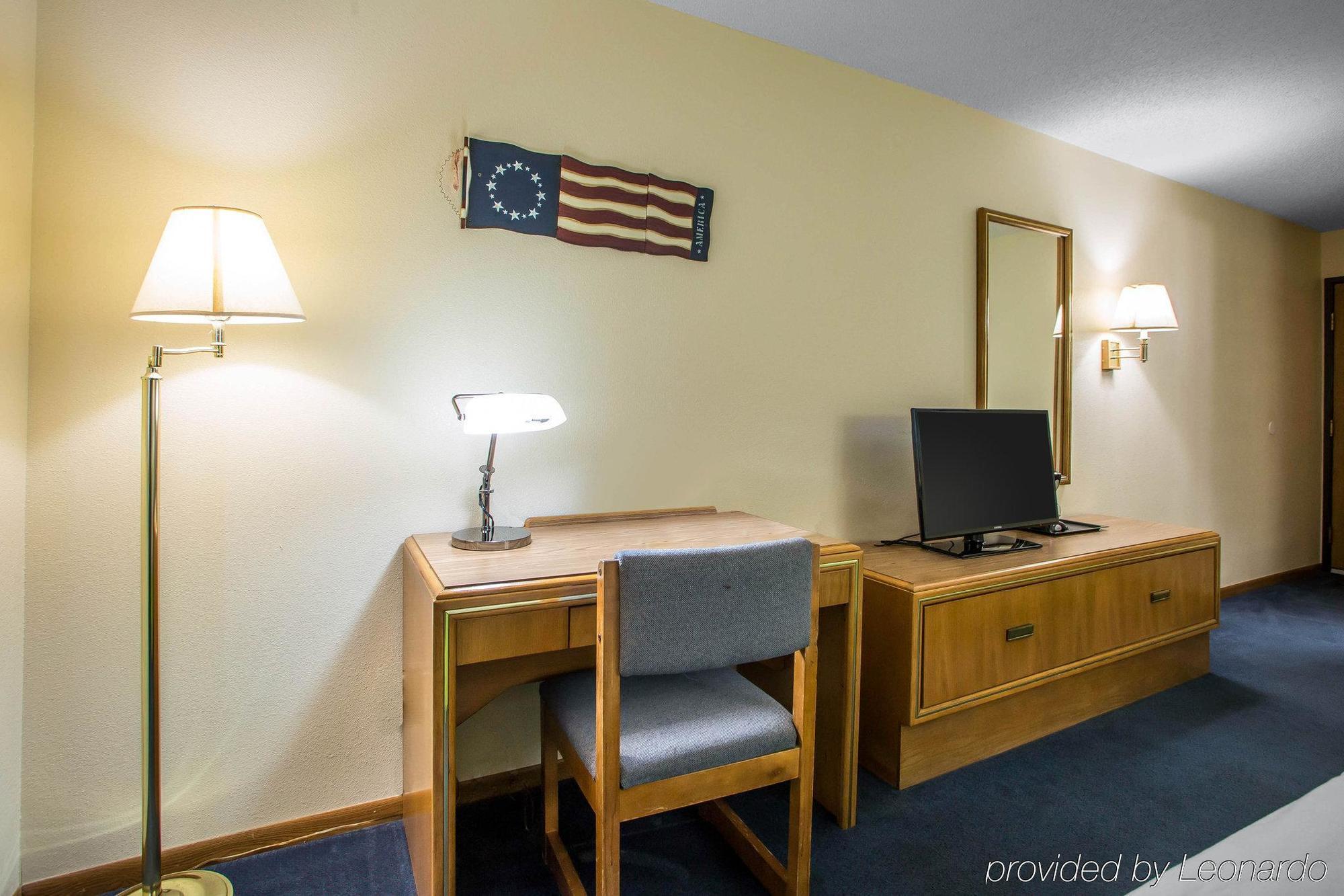 Econo Lodge Inn & Suites Dubuque Ngoại thất bức ảnh