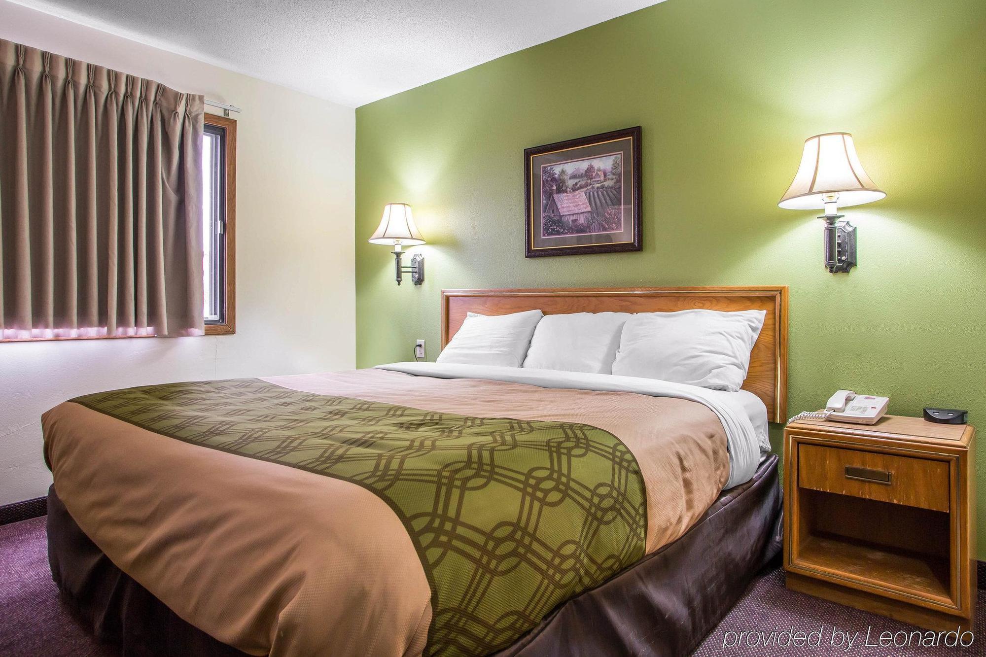 Econo Lodge Inn & Suites Dubuque Ngoại thất bức ảnh