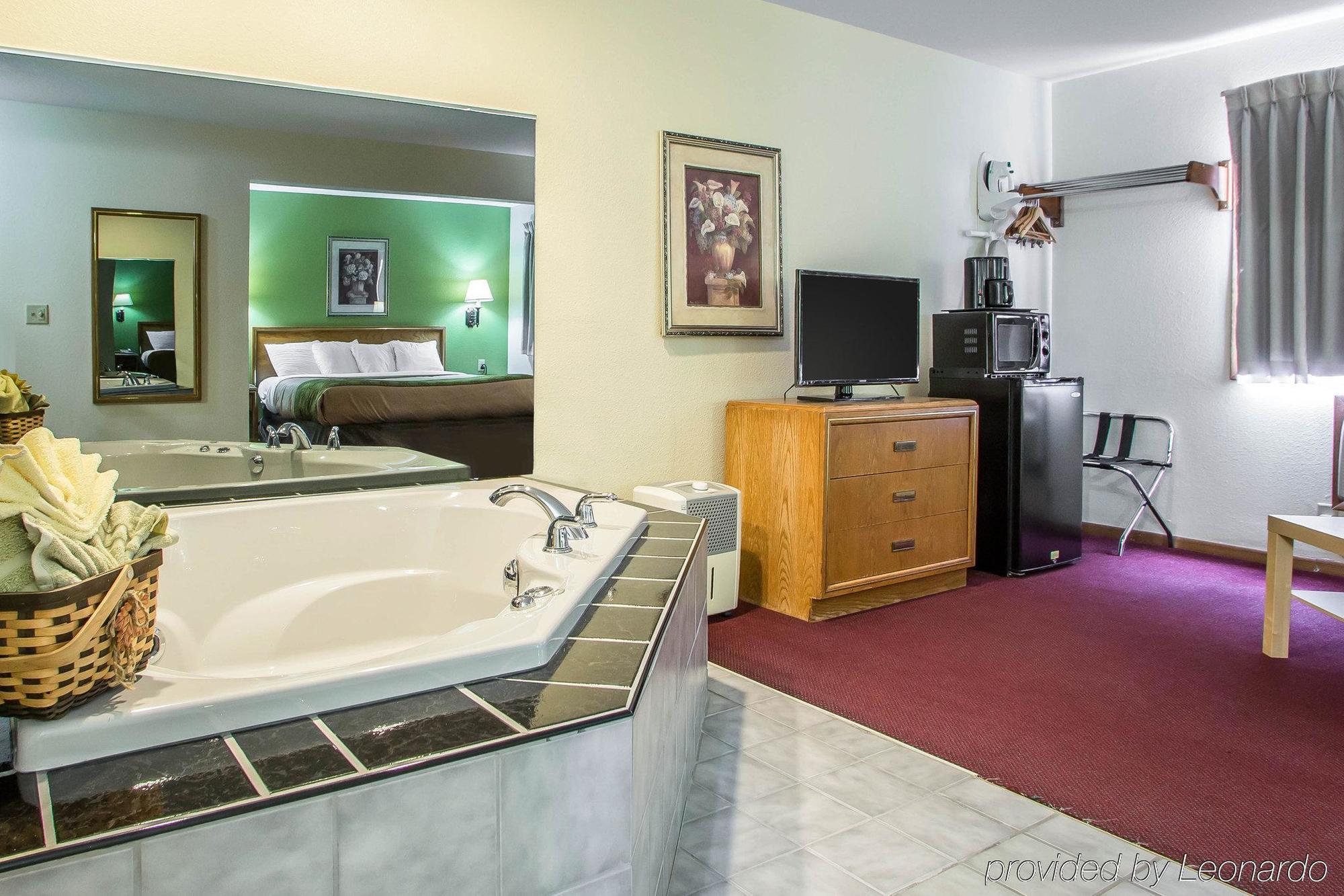 Econo Lodge Inn & Suites Dubuque Ngoại thất bức ảnh