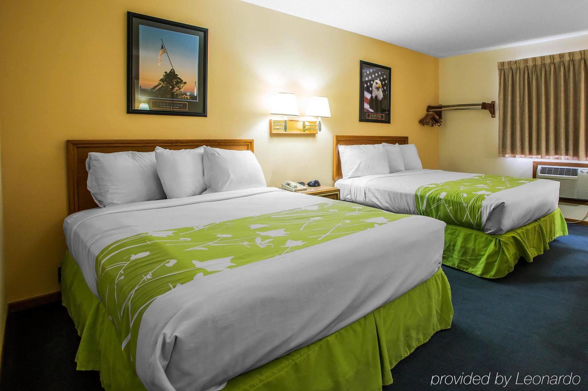 Econo Lodge Inn & Suites Dubuque Ngoại thất bức ảnh