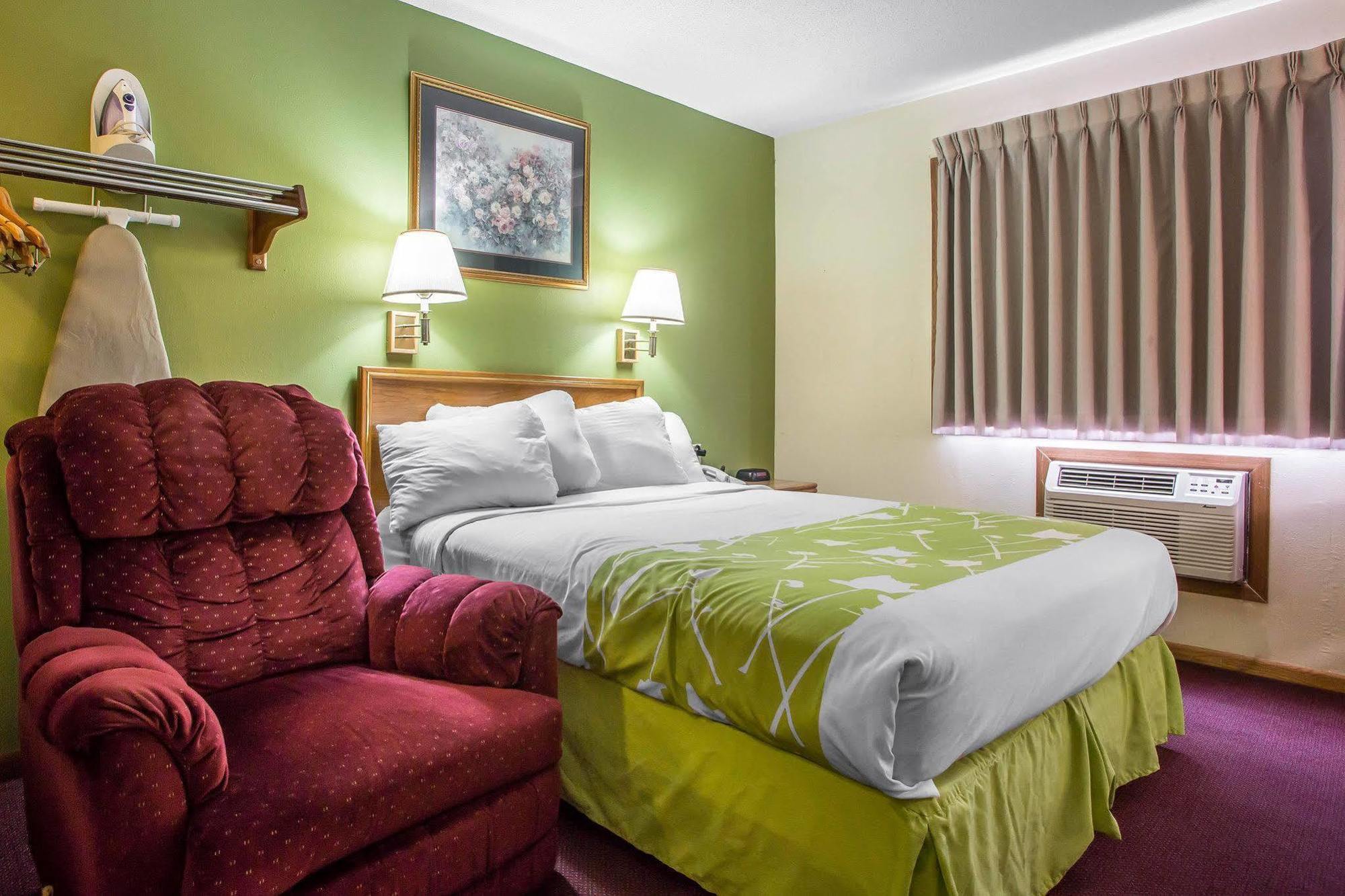 Econo Lodge Inn & Suites Dubuque Ngoại thất bức ảnh