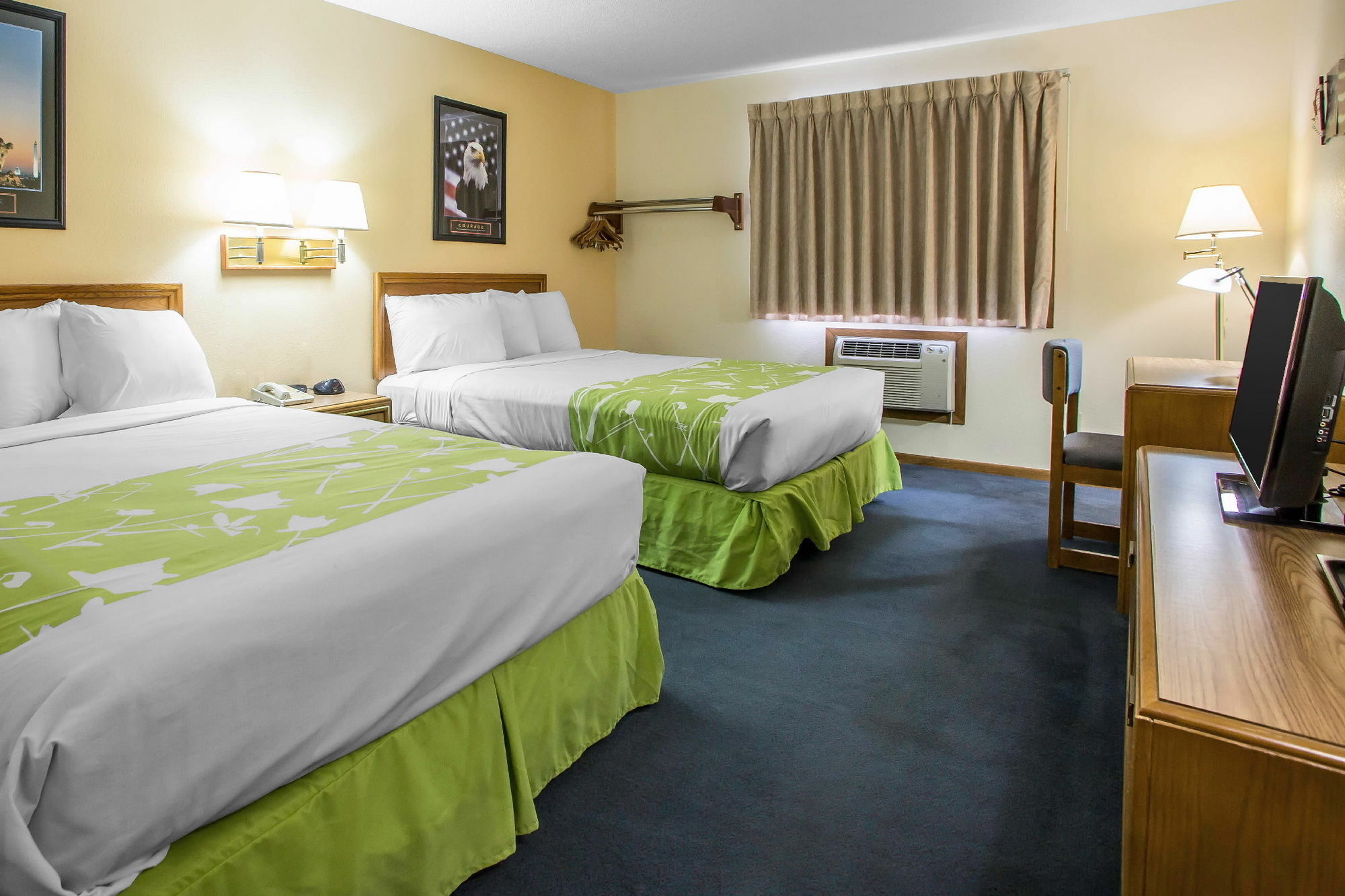 Econo Lodge Inn & Suites Dubuque Ngoại thất bức ảnh